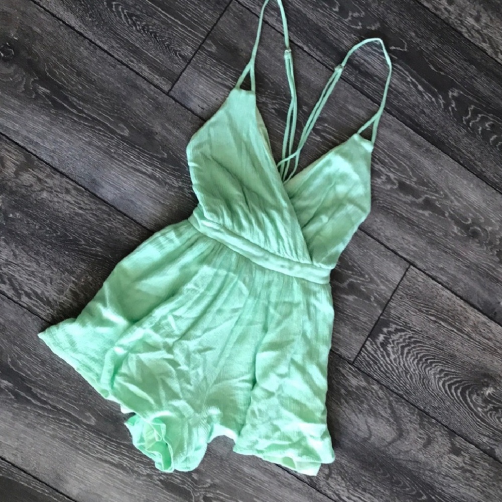 Backless flowy romper. 😍